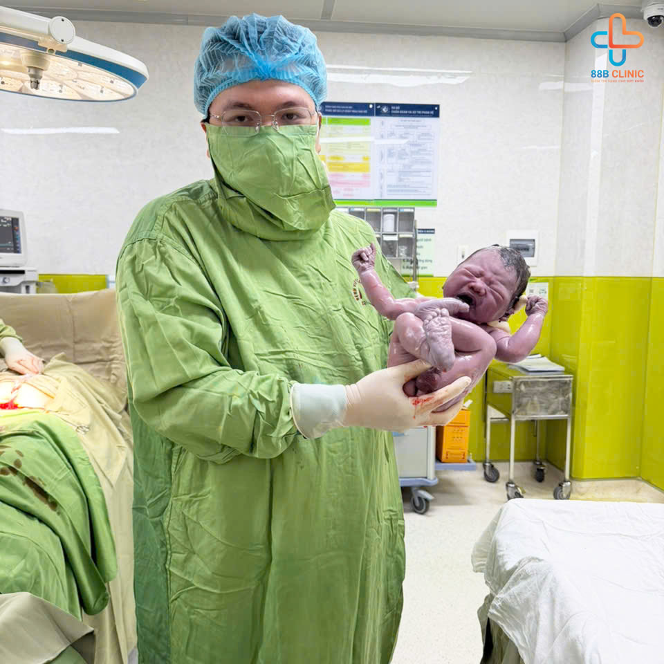 Bác sĩ Diệp phụ trách phòng khám đang công tác tại Viện Phụ sản Hà Nội